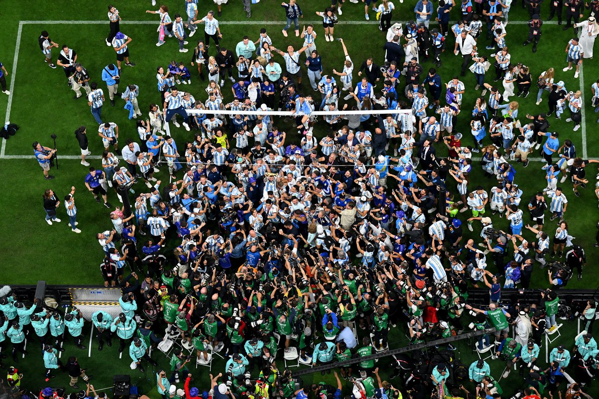 vsrsus's tweet photo. "Where's Messi?" https://t.co/4pcCwPrbPw