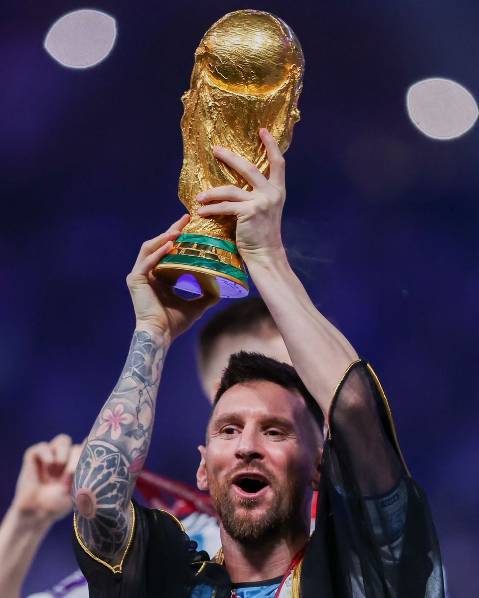 Una final extraordinaria de nuestros dos parisinos. Uno de ellos tenía que ganar. Vas a quedar para siempre en la historia del fútbol, Leo Messi.