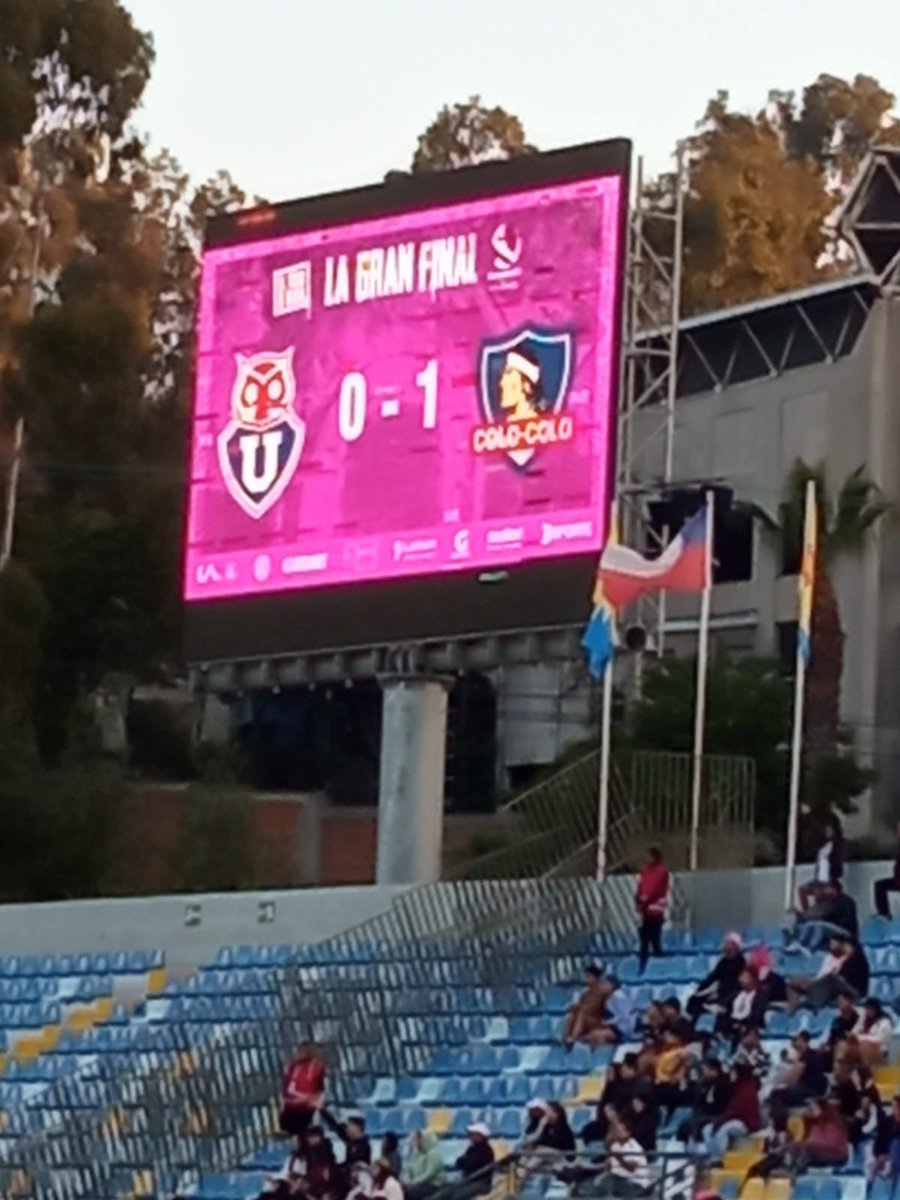 shikopatto's tweet photo. Hablemos d campeones #ColoColoFemenino #Albitas https://t.co/3cDrjtzBJb