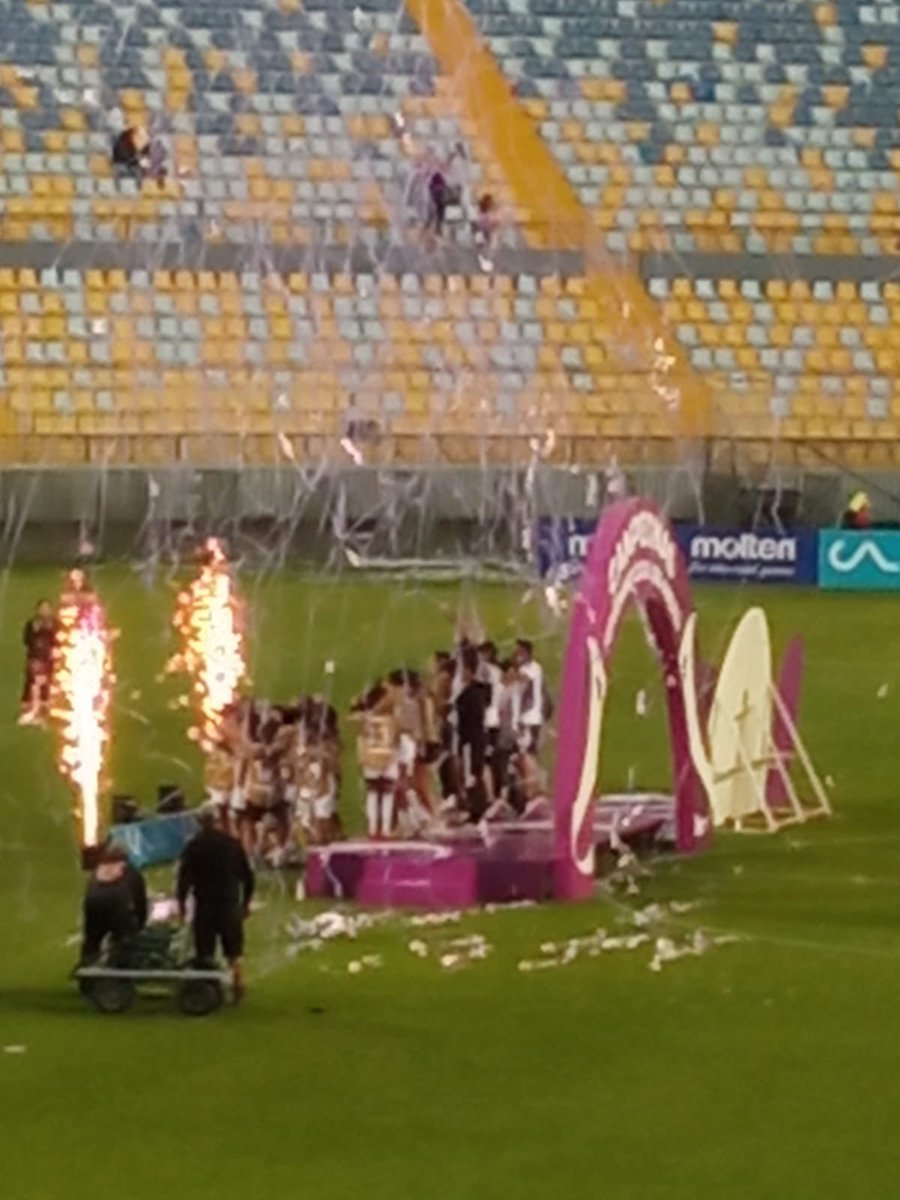 shikopatto's tweet photo. Hablemos d campeones #ColoColoFemenino #Albitas https://t.co/3cDrjtzBJb