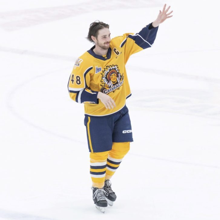 MartinMondou's tweet photo. Dur semaine de voir partir notre capitaine. Merci @will_veillette pour ces 5 belles années passées au sein de notre organisation @Cataractes_Shaw . Je te souhaite un bonne fin de saison et de carrière junior avec les @TigresVicto #LHJMQ https://t.co/7fwEffeHwR