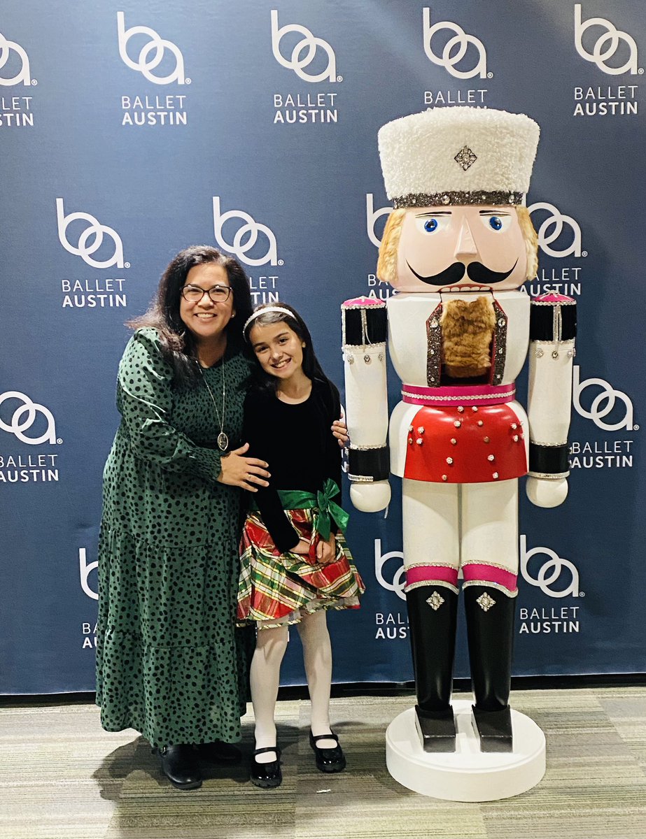 GinaFreemanLISD's tweet photo. Nutcracker tradition with my beautiful girl @BalletAustin #Nutcracker2022 🎄🥰 https://t.co/FzG7uAiEMk