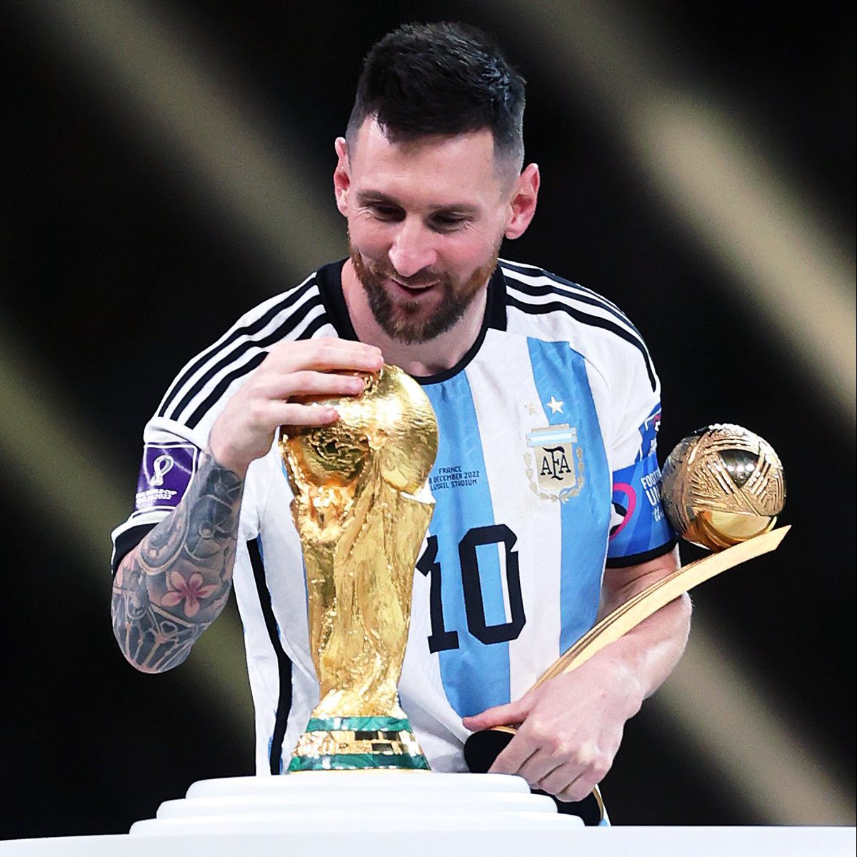 alvarobm__'s tweet photo. Leo con su copa: https://t.co/AqzuPcoAca