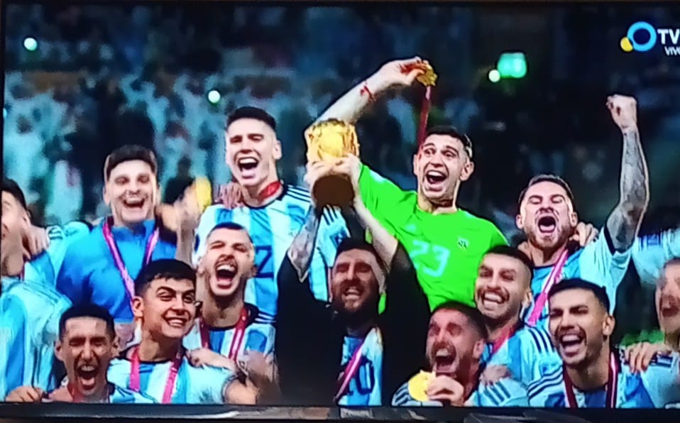 Seline_kz's tweet photo. Somos campeones 
"Look who we are, we are the dreamers
We make it happen, cause we believe it"
Cuanta razón en su canción 
#VamosARGENTINA https://t.co/wIohdQRsby