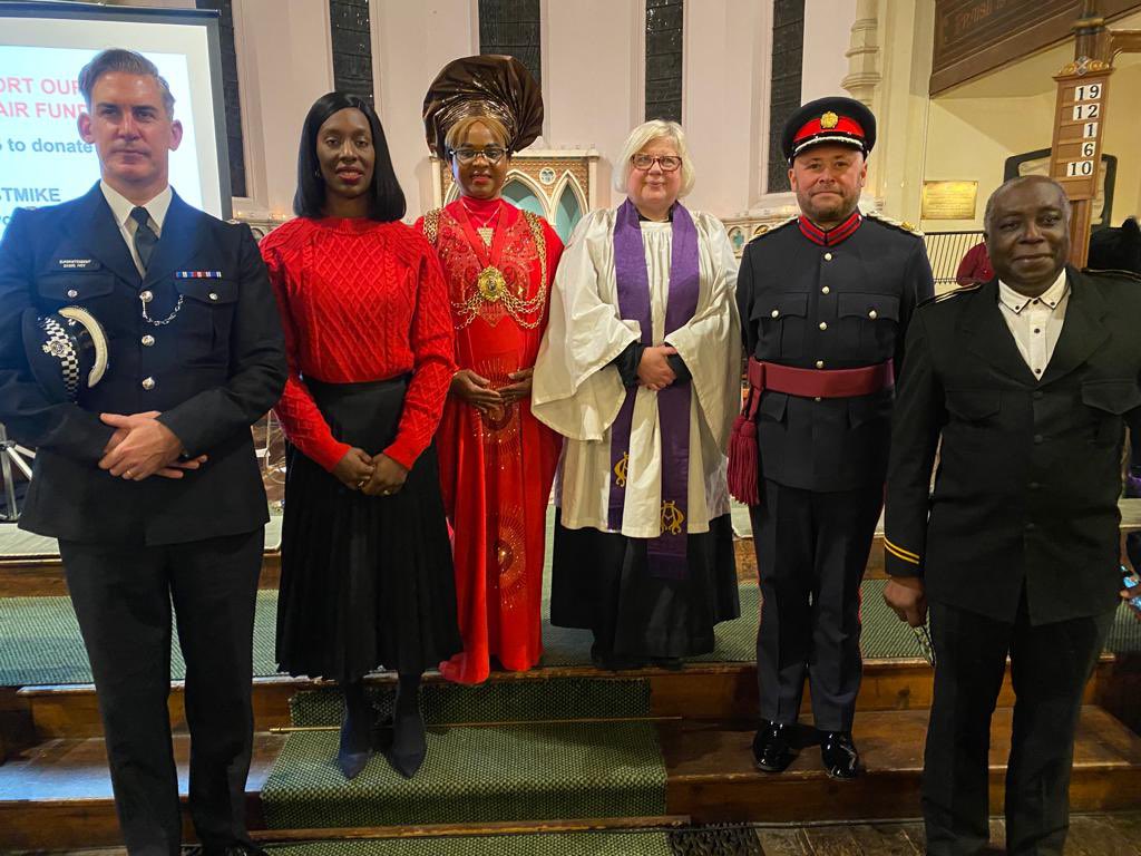 What a joy, tonight’s Christmas Carol Service @ParishSw9 which I attended with @FloEshalomi, @MayorLBLambeth and @LambethMPS the children were just brilliant and so lovely to see the church full with so many from the Parish #Christmas