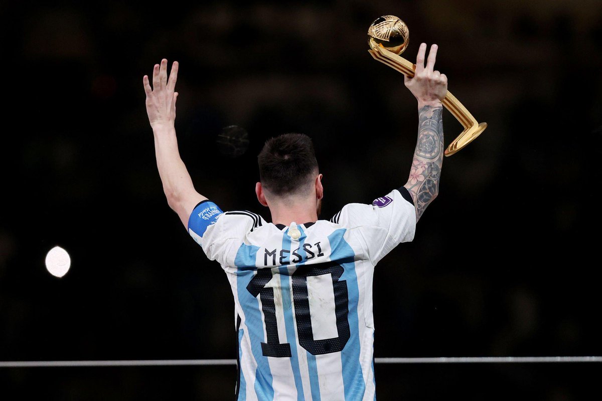 asistanaliz's tweet photo. ❌ Maradona, Copa America'yı hiç kazanamadı.
❌ Ronaldo Nazario, Şampiyonlar Ligi'ni hiç kazanamadı.
❌ Cryuff, Dünya Kupası'nı hiç kazanamadı.
❌ Cristiano Ronaldo, Dünya Kupası'nı hiç kazanamadı.
✅ Lionel Messi, hepsini kazandı. https://t.co/kc4m2qW6ue