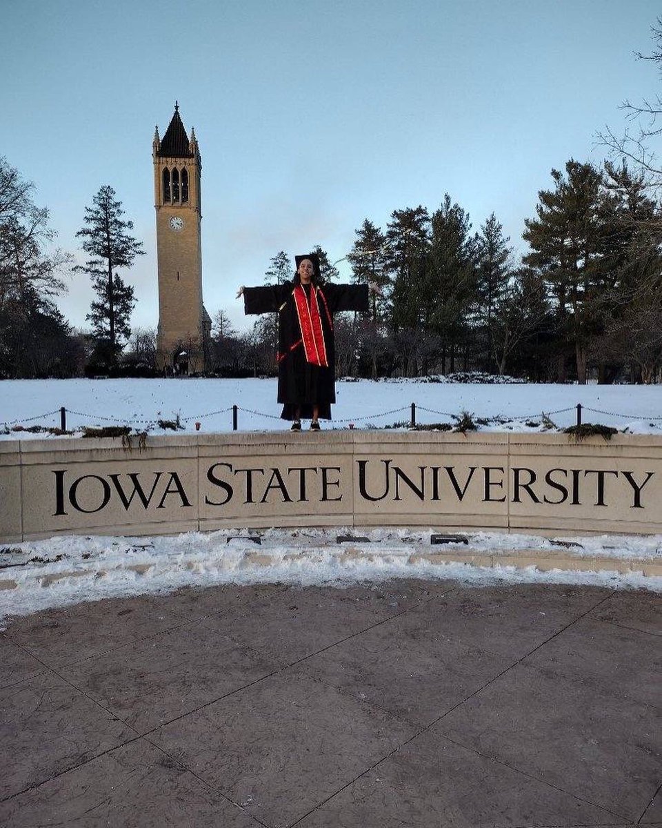 sanswitches's tweet photo. She’s a graduate now🌪️ https://t.co/Qw61CHzL9e