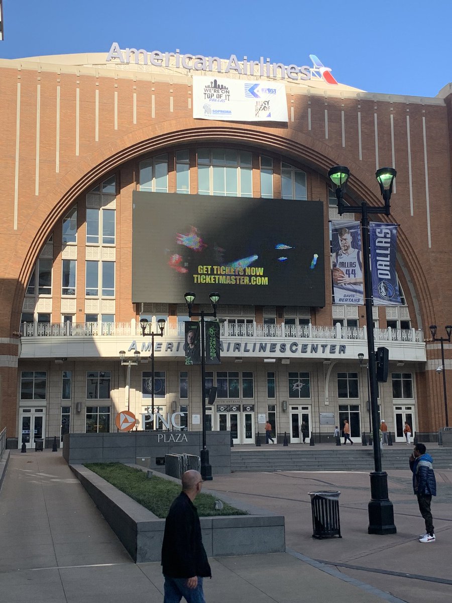 ballbata's tweet image. Fun game with @DaveSr21 in Dallas watching Texas beat Stanford! Hook’em