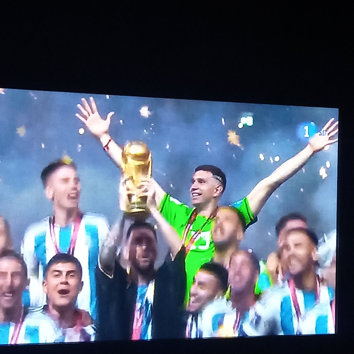 ocli626's tweet photo. Grande #Argentina #campeón2022 #Qatar2022 #campeondelmundo https://t.co/QyvOLLOEIQ