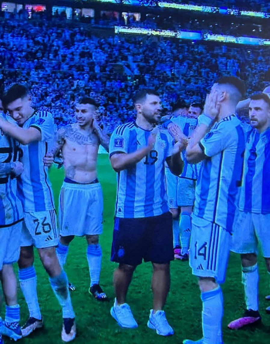 If your going to do it, at least go for it and put the shin pads and boots on.🤣🤣🤣🇦🇷🏆💙