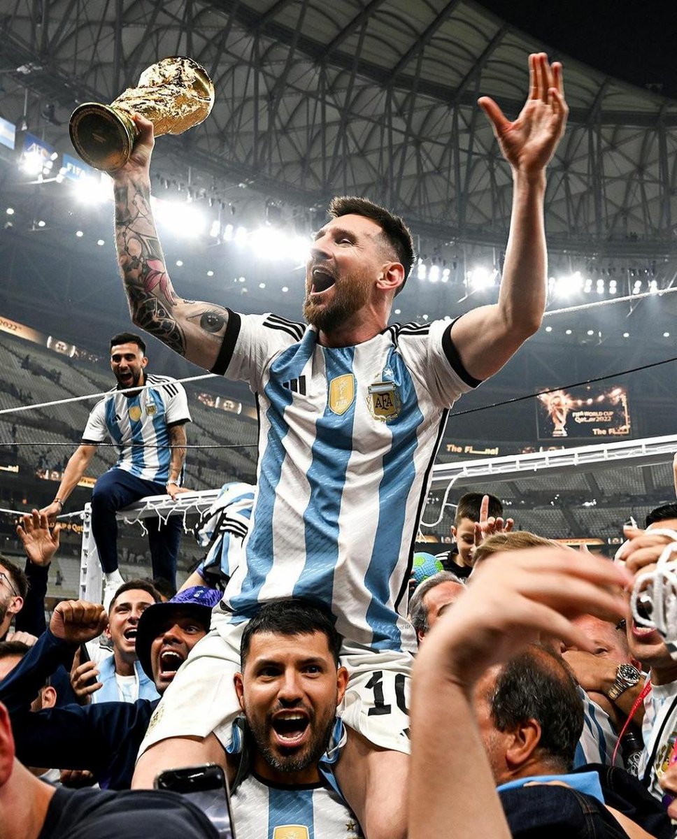 MancityGP's tweet photo. Its up there with one of the best pictures ever 😭💙 https://t.co/wFChSegvVf