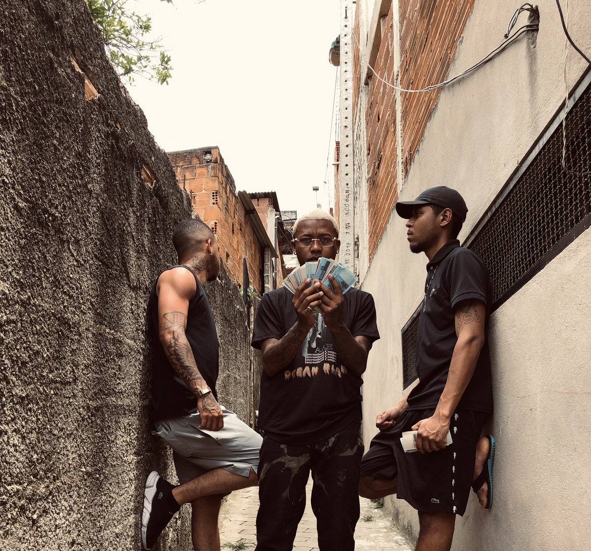 Alxmcofficial's tweet photo. Out New "DIA DE BAILE" já disponível nas plataformas digitais 🅰️‼️ Videoclipe em breve estará na pista, família 🇧🇷
LINK NA BIO!
#rap #friday #diadebaile #hiphopbeats #beat #ukdrill #grime #clipenovo https://t.co/OxiAWrmFTS