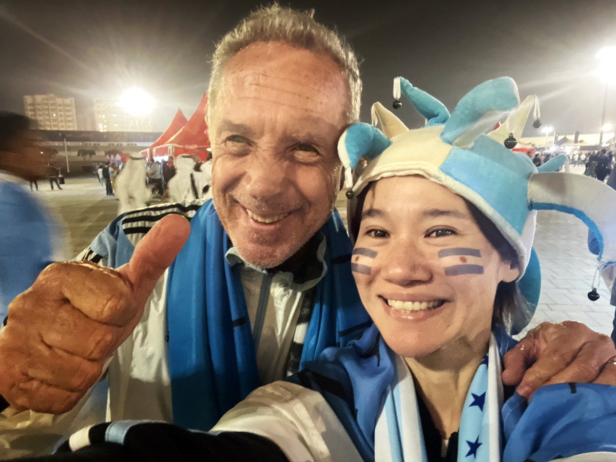 Jiao0526's tweet photo. We met and hug again as I believed!!! Thanks Carlos. I feel so touched. Wish you a safe trip. By this chance, I would like to thank all Argentines I met in stadiums for cheerful high fives and warm hugs. Never forget in my life. ❤️❤️ https://t.co/RjGUjUDzpY