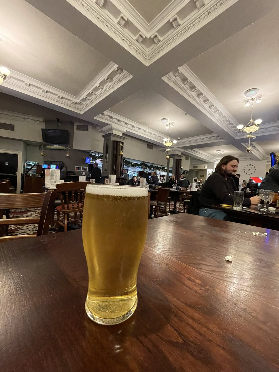 RazaB21's tweet photo. Bar 1: The Counting House. Wetherspoons has to be the only place where someone farts and the smell of the place improves #dundee #for1 #cheapround https://t.co/iNq0t6TXLC