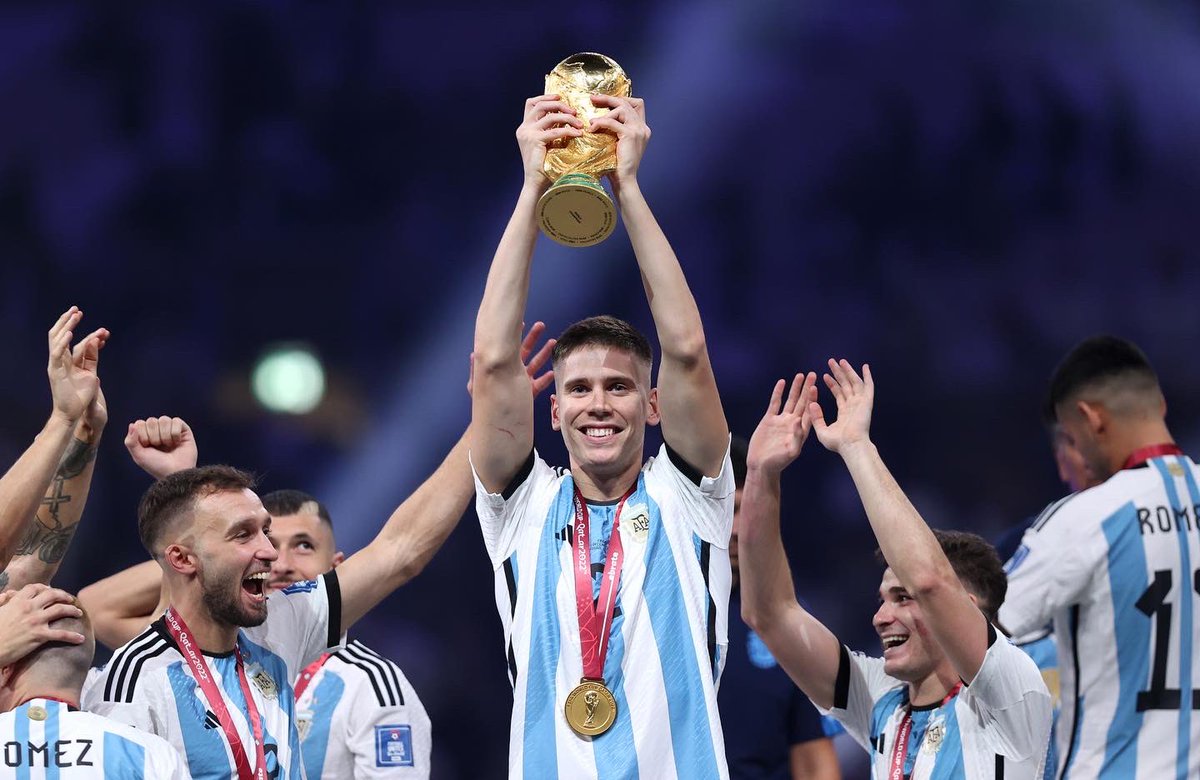JuanMFoyth's tweet image. CAMPEONES DEL MUNDO!
Una felicidad indescriptible, disfrutemos juntos. Vamos Argentina 🇦🇷🏆❤️