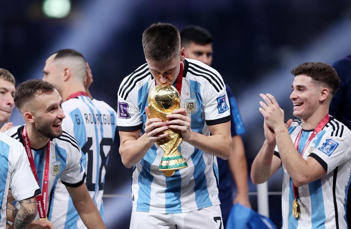 JuanMFoyth's tweet image. CAMPEONES DEL MUNDO!
Una felicidad indescriptible, disfrutemos juntos. Vamos Argentina 🇦🇷🏆❤️