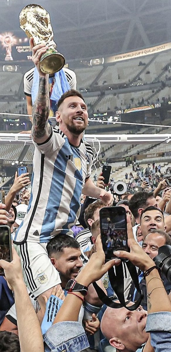 fernandopalomo's tweet photo. Leo y el Kun. https://t.co/AwjCBlluAJ