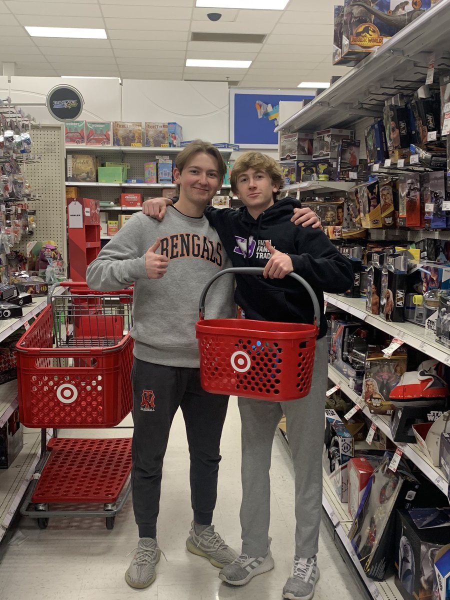 cobras1516's tweet photo. 17U Cobras getting their holiday shopping done today! So grateful to be able to give back to our community. @Columbus_Cobras @DeSalesBaseball @WhetstoneBraves @TW_Baseball @WCbaseball21 @GahannaBaseball https://t.co/J7jrKeY0WS