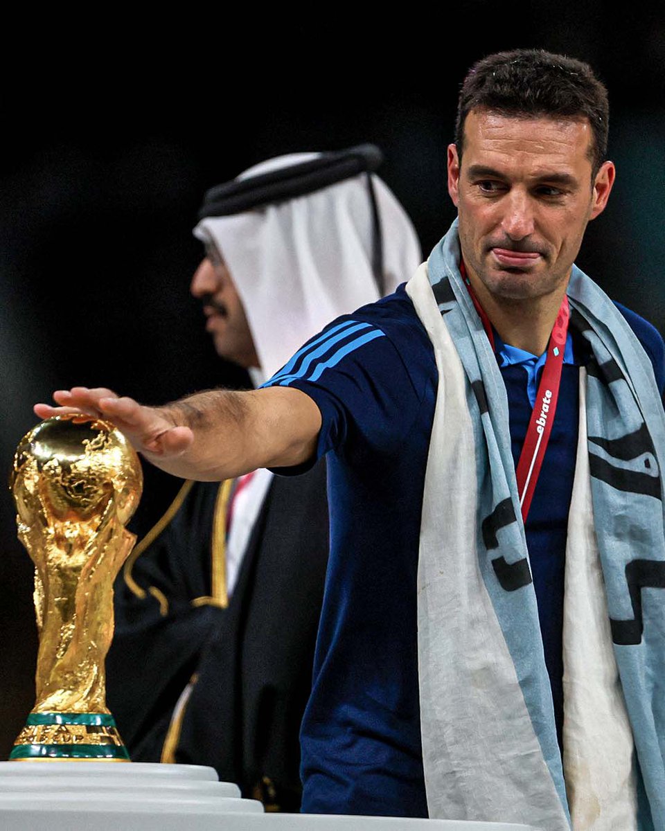 ID_Albiceleste's tweet photo. - Datang melatih Argentina yang "hancur lebur"
- Dicemooh sebagai pelatih "amatiran"
- Membangun ulang fondasi tim
- Membawa Argentina juara Copa America
- Pelatih termuda di #Qatar2022
- Sukses memfungsikan Lionel Messi dengan baik
- Jadi juara #FIFAWorldCup

LIONEL SCALONI 👑 https://t.co/QkzrzFWBrf