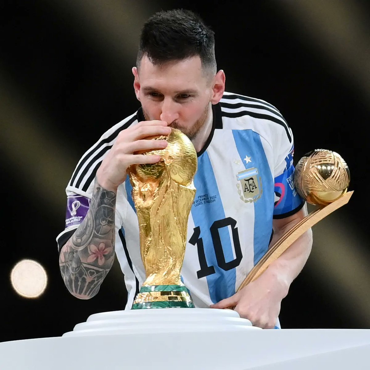 abbadradio's tweet photo. خلص الكلام، انتهت كرة القدم
 ليو افضل لاعب عبر كل العصور
لا يقارن ولن يقارن ❤️ https://t.co/vpIknIsn1C