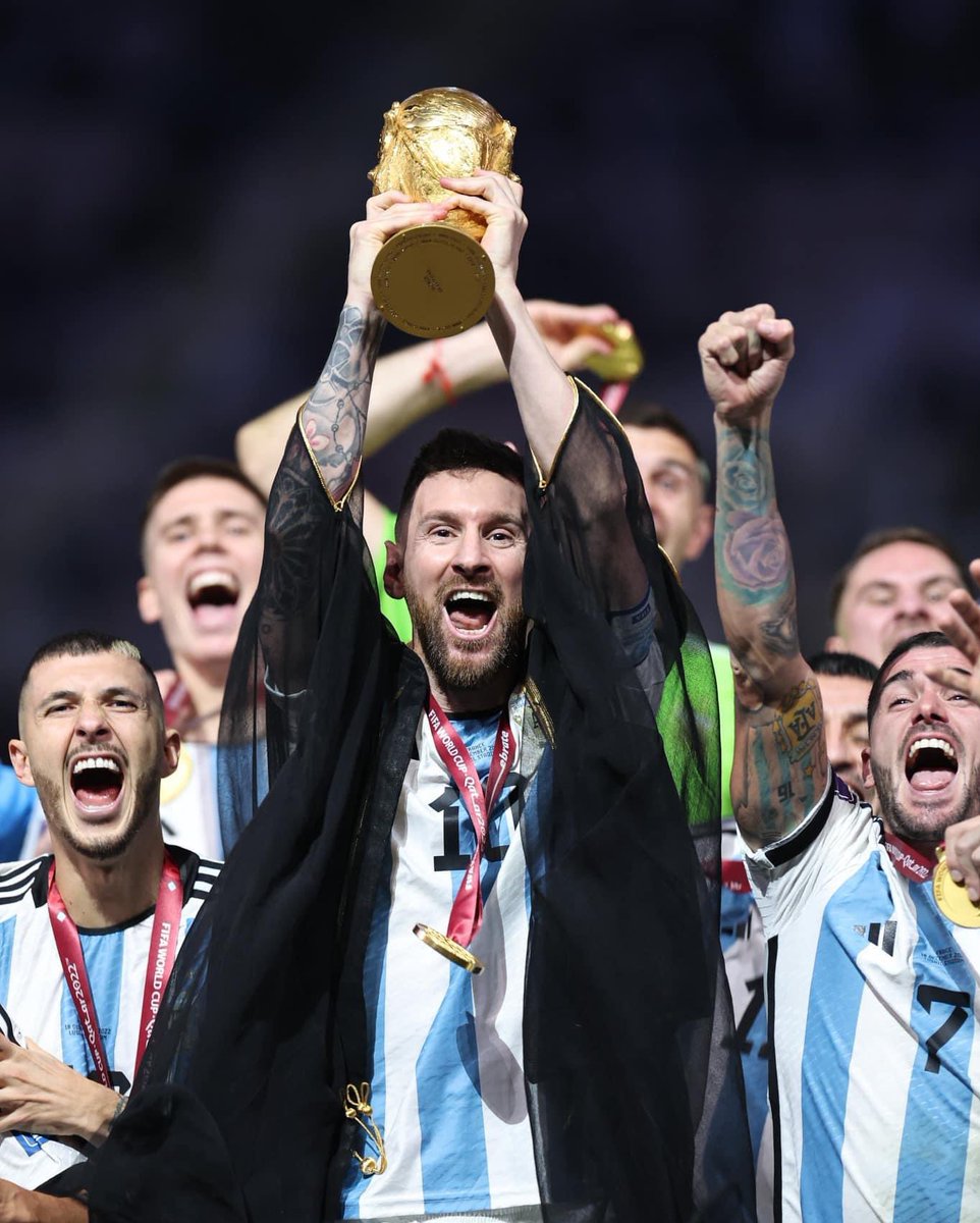 شكراً ع كل لحظة عيشناها معاك وكل فرحة كانت بسببك 💙 وأخيراً وصلنا معاك للسعادة المطلقة وشوفناك وإنت بتحقق حلمك الأعظم 👑💙💙💙💙

#NewProfilePic