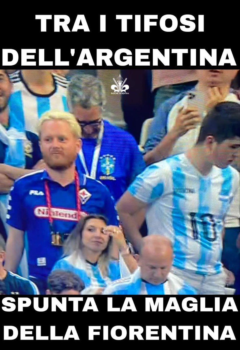 PassioneFiorent's tweet photo. 😍Si festeggia con la maglia di Batistuta 🇦🇷 https://t.co/MoEtUwFmgm