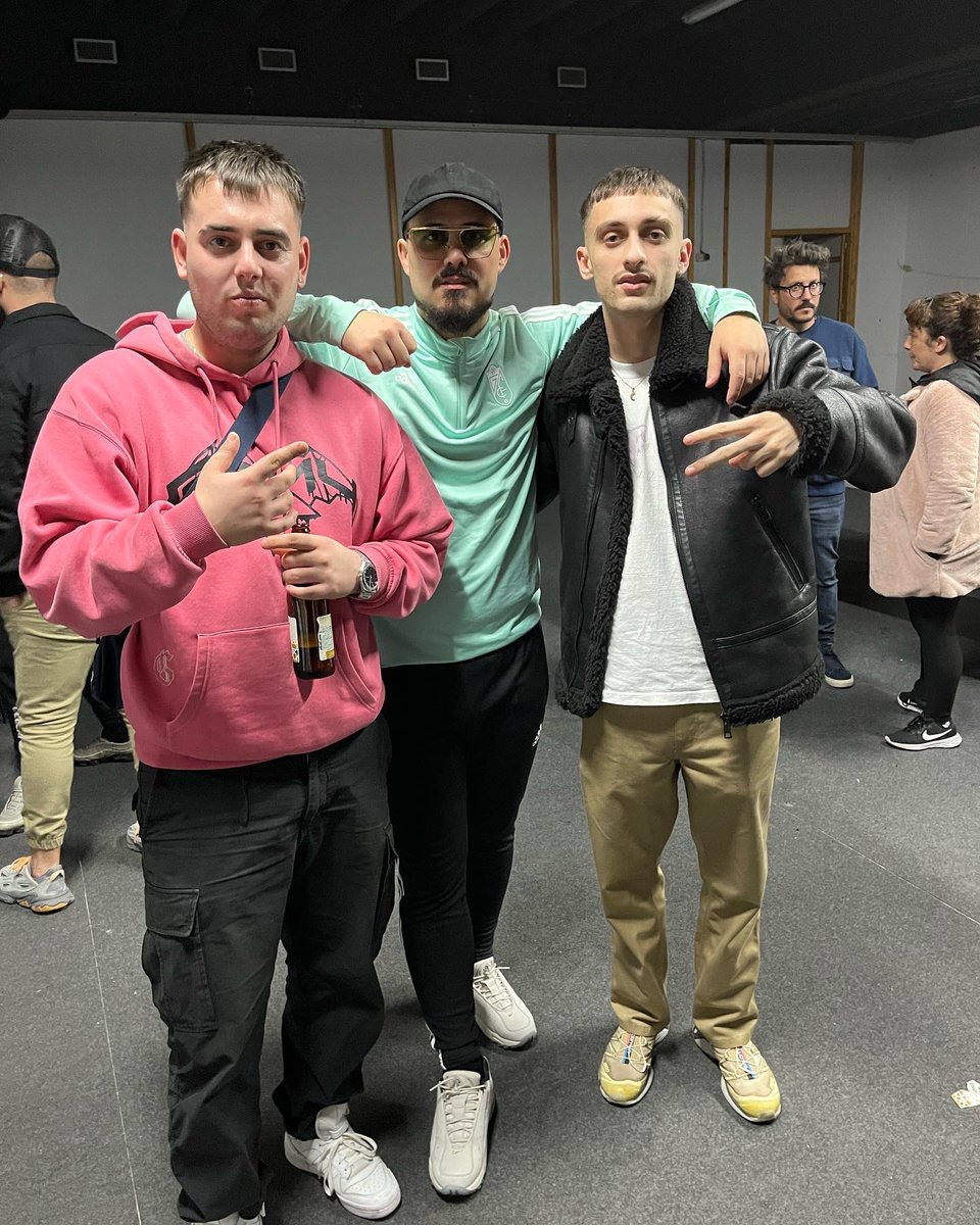 Los Xavales tweet media