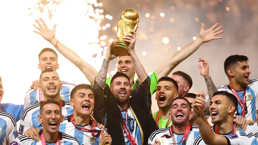 FastNews1st's tweet image. #FIFAWorldCup #Agn
கத்தார் 2022 உலகக் கிண்ண கால்பந்தாட்ட போட்டியின் வெற்றி கிண்ணத்தை வரலாற்று சாதனையுடன் ஆர்ஜென்டினா அணி சுவீகரித்துக்கொண்டது.

2022 කටාර් ලෝක කුසලානය ආජන්ටිනාව ඓතිහාසික වාර්තාවක් සමඟින් ජය ගනී.

36ஆண்டுகளுக்கு பிறகு ஆர்ஜென்டினா அணி சாம்பியன் பட்டத்தை வென்றது.