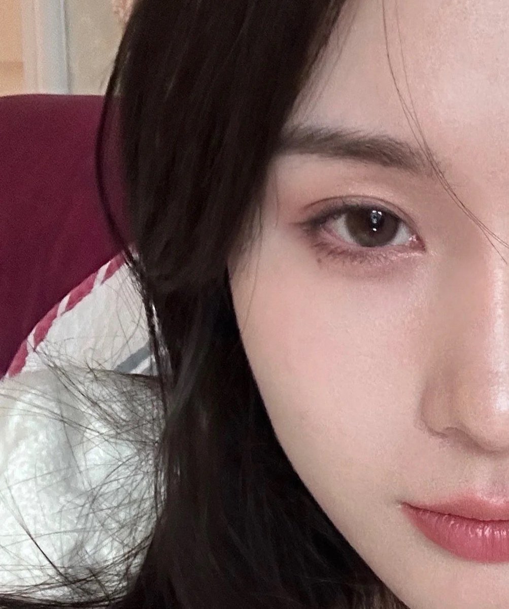 Angelina10032's tweet photo. Charming eyes lol https://t.co/Wlz1DW0Ccz