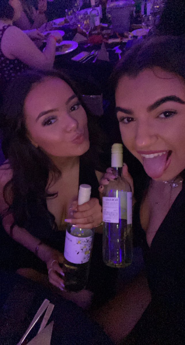_beexxx's tweet photo. #StrathBusBall send us wine https://t.co/vnEKWtcFyj