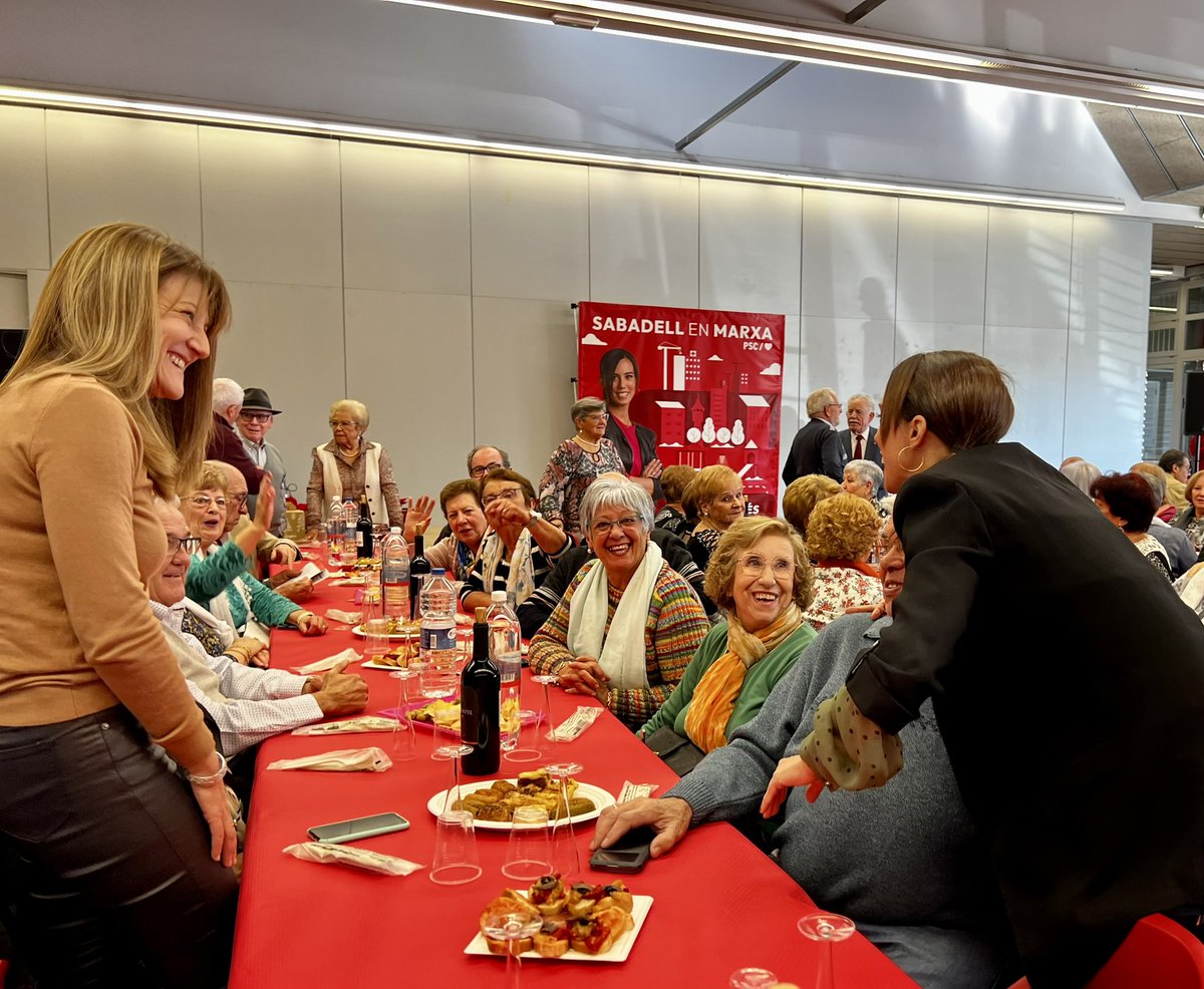 🎄❤️ Dinar de Nadal dels socialistes de #Sabadell en companyia dels amics del partit i de les entitats de la ciutat. Amb el desig d'un bon any nou per a tots els nostres veïns/es. 

#SabadellEnMarxa 🌹