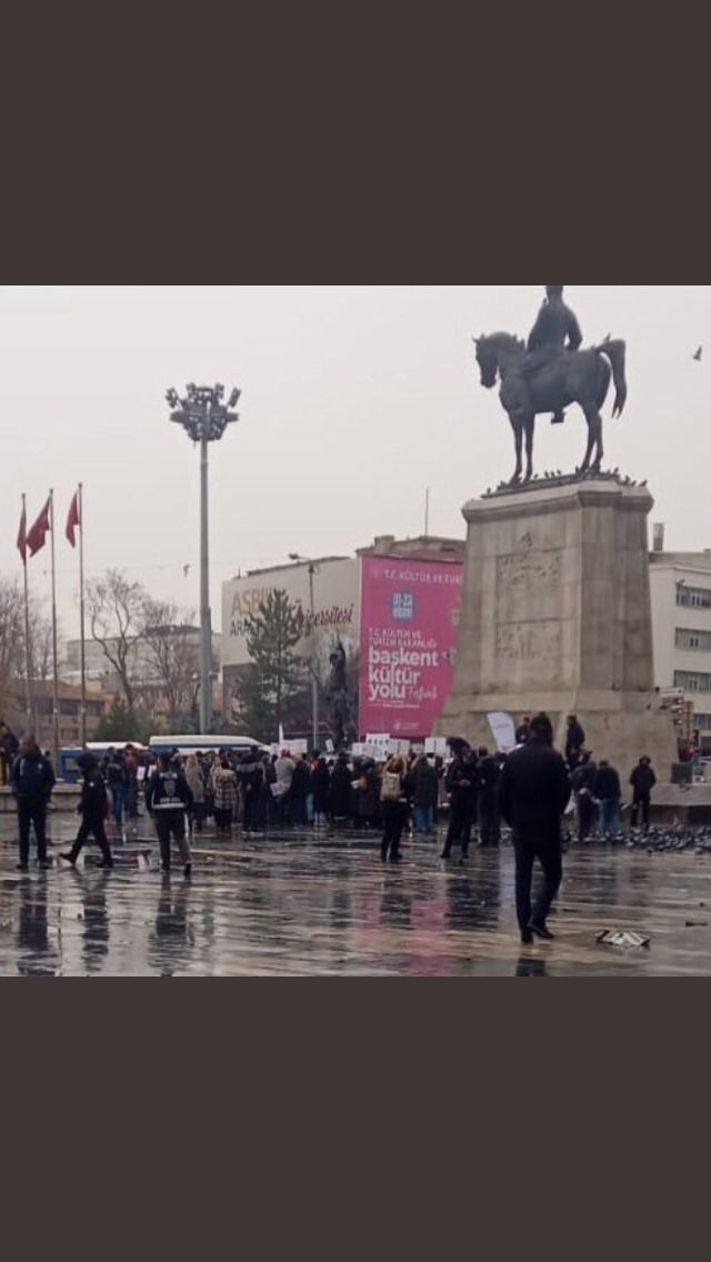 synprimigenus's tweet photo. @trthaber Gerçekte “yaşat diyenler, öldür diyenlere karşı “ Siz bizi sadece milyon sanmayın emin olun işin içinde öldürmek olunca vicdanı olan hiçbir insan buna müsaade etmez etmeyecek #TRTdekatliamvar #utantrt https://t.co/iwWRcgwe1j