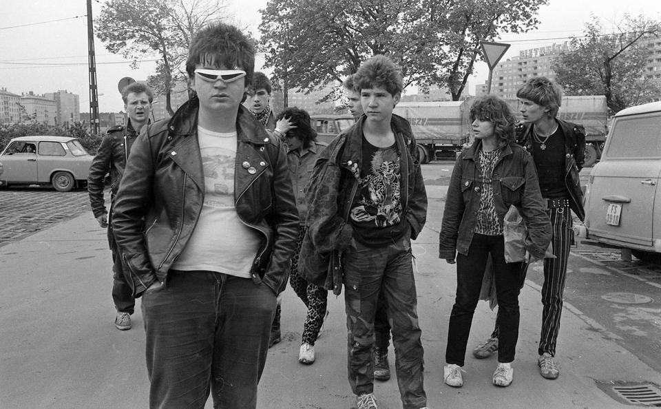historydefined's tweet photo. Young punks in Communist Hungary - Budapest, 1982 https://t.co/zizk2rVv6f