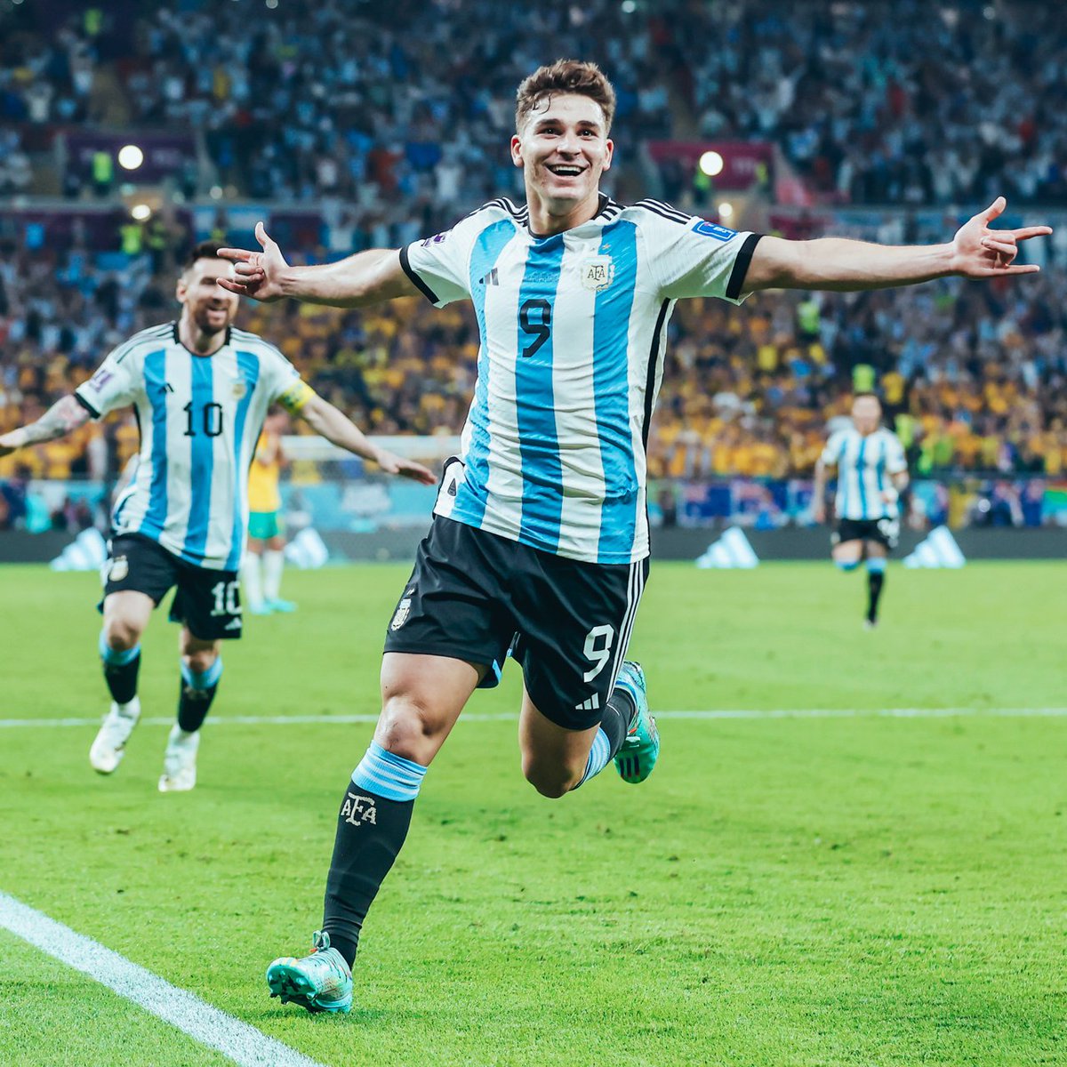 ManCity's tweet image. Our Argentinian blues! 😍🇦🇷