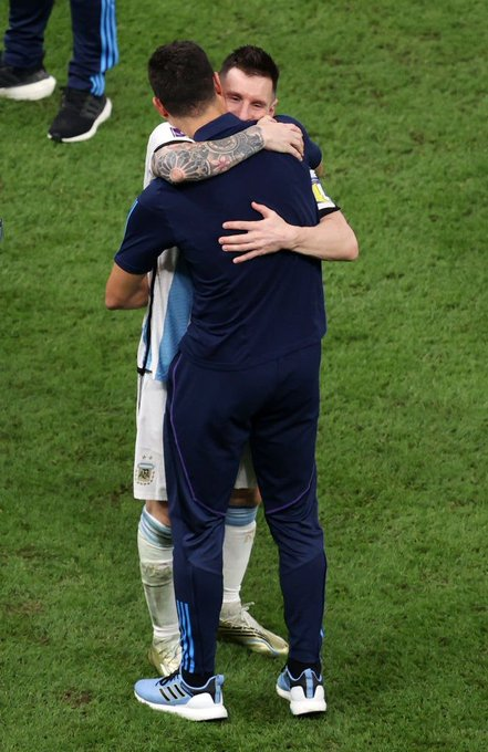 VSportsTM's tweet photo. "A Messi 🇦🇷 hay que guardarle un lugar para el próximo Mundial. Si son 26, ¿qué más da? Se ganó ese derecho. Ya no tiene cuenta pendiente, si es que la tenía".

LIONEL SCALONI. https://t.co/GMXmil8k3q