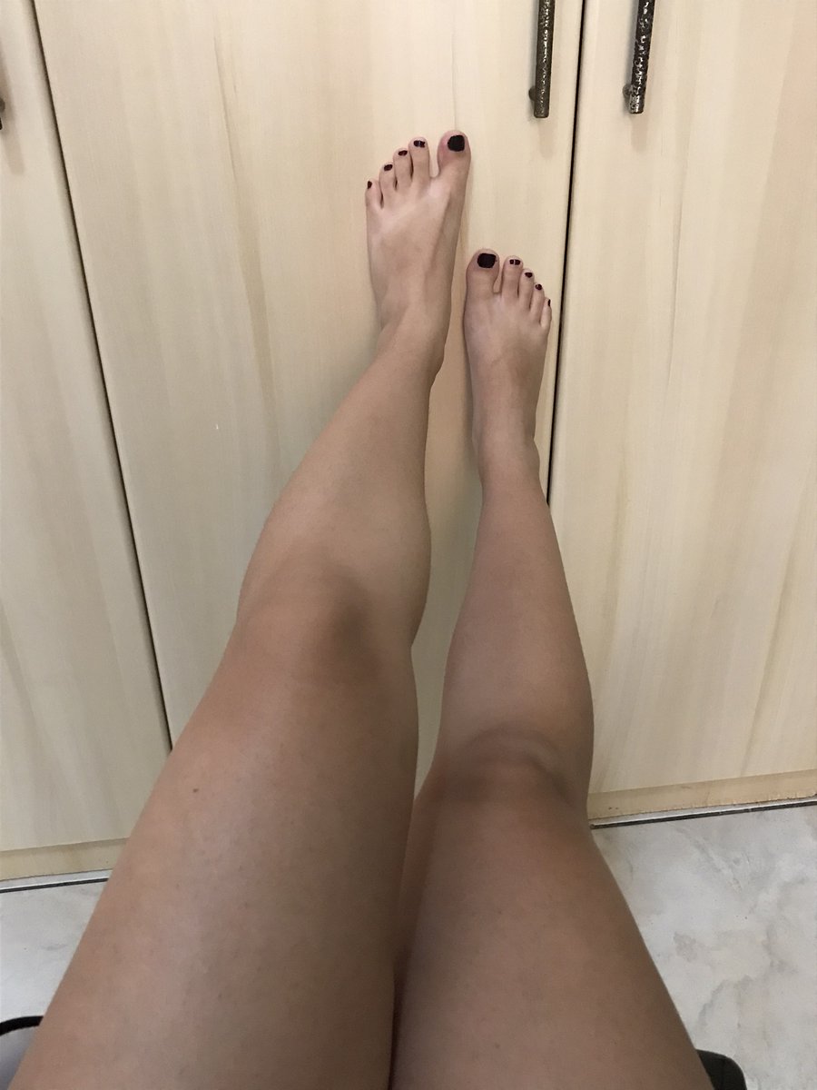 lazymimizz's tweet photo. hey yall, check some more pictures on my FEETFINDER #feet #feetlovers #feetfetish #feetfinder #toes #longlegs #latinasfeet https://t.co/4fVZB9fMb1