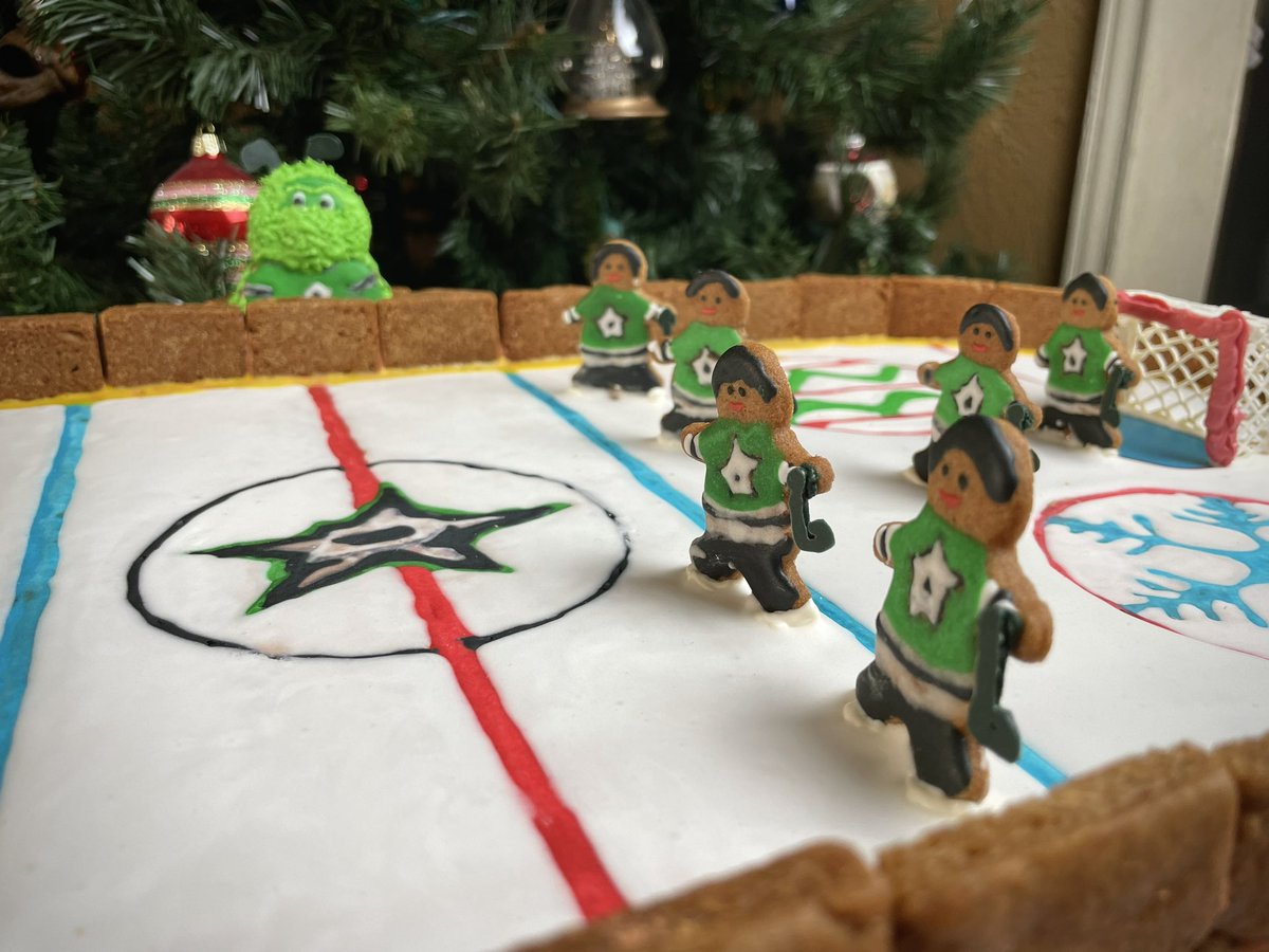 _AmandaKent's tweet photo. I know icing isn’t usually allowed in hockey, but I hope everyone can make an exception in this case! Went with a @DallasStars theme for my gingerbread project this year https://t.co/xjxls8HVac