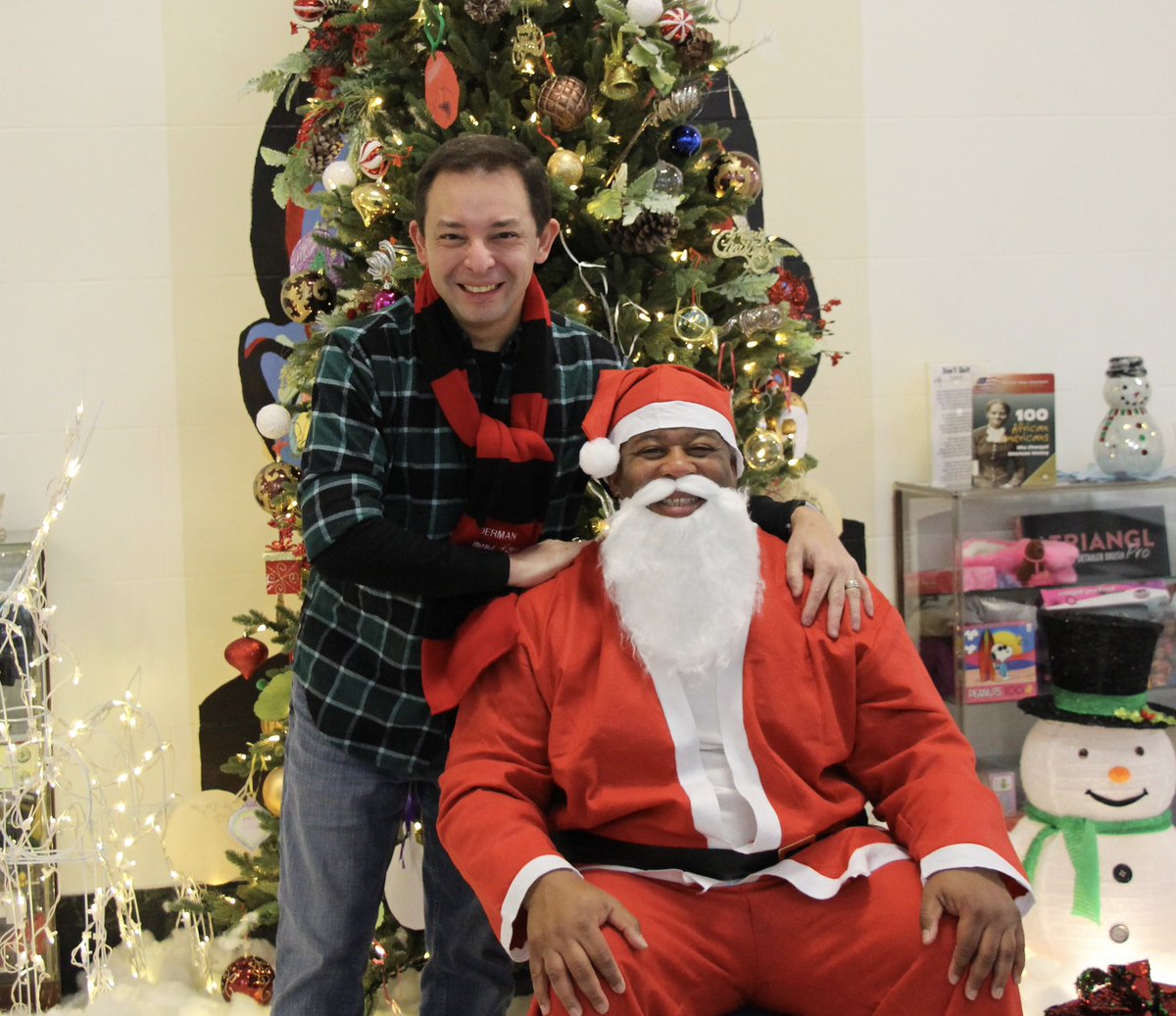 RaymondALopez's tweet photo. Yesterday Santa Claus & I visited Henderson Elementary School in the 15th Ward’s West Englewood community.
#chi15 #MerryChristmas2023 https://t.co/W8z5LFJDSl