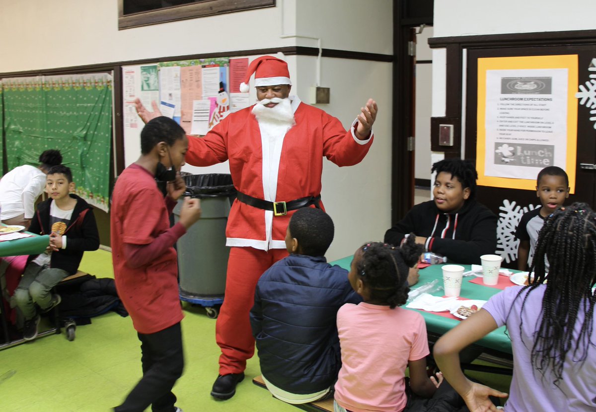 RaymondALopez's tweet photo. Yesterday Santa Claus & I visited Henderson Elementary School in the 15th Ward’s West Englewood community.
#chi15 #MerryChristmas2023 https://t.co/W8z5LFJDSl