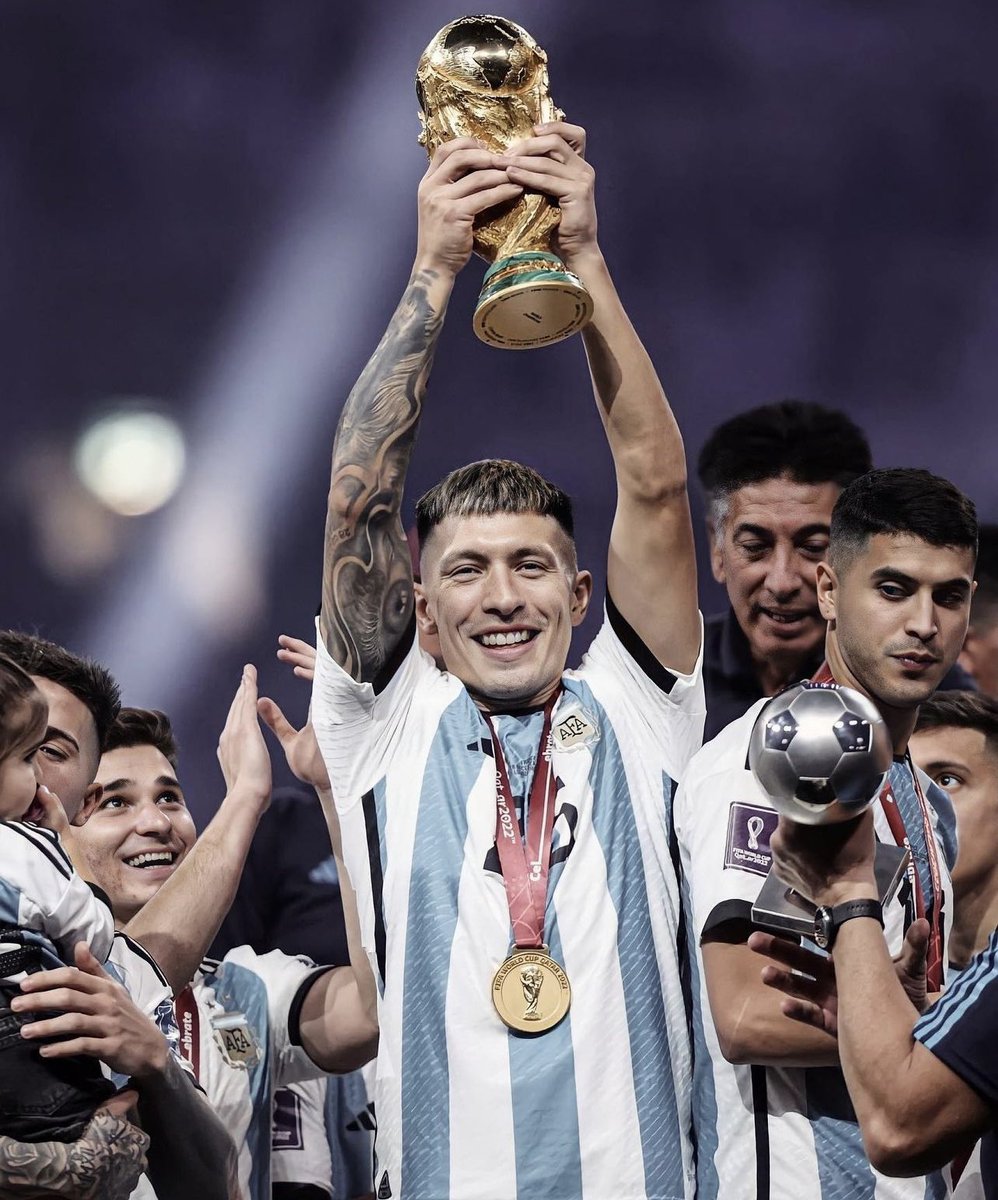LisandrMartinez's tweet image. EL SUEÑO MAS GRANDE DE TODOS!!!
CAMPEONES DEL MUNDOOOOOOO!!!!! ARGENTINA ARGENTINAAAAA CARAJ000000