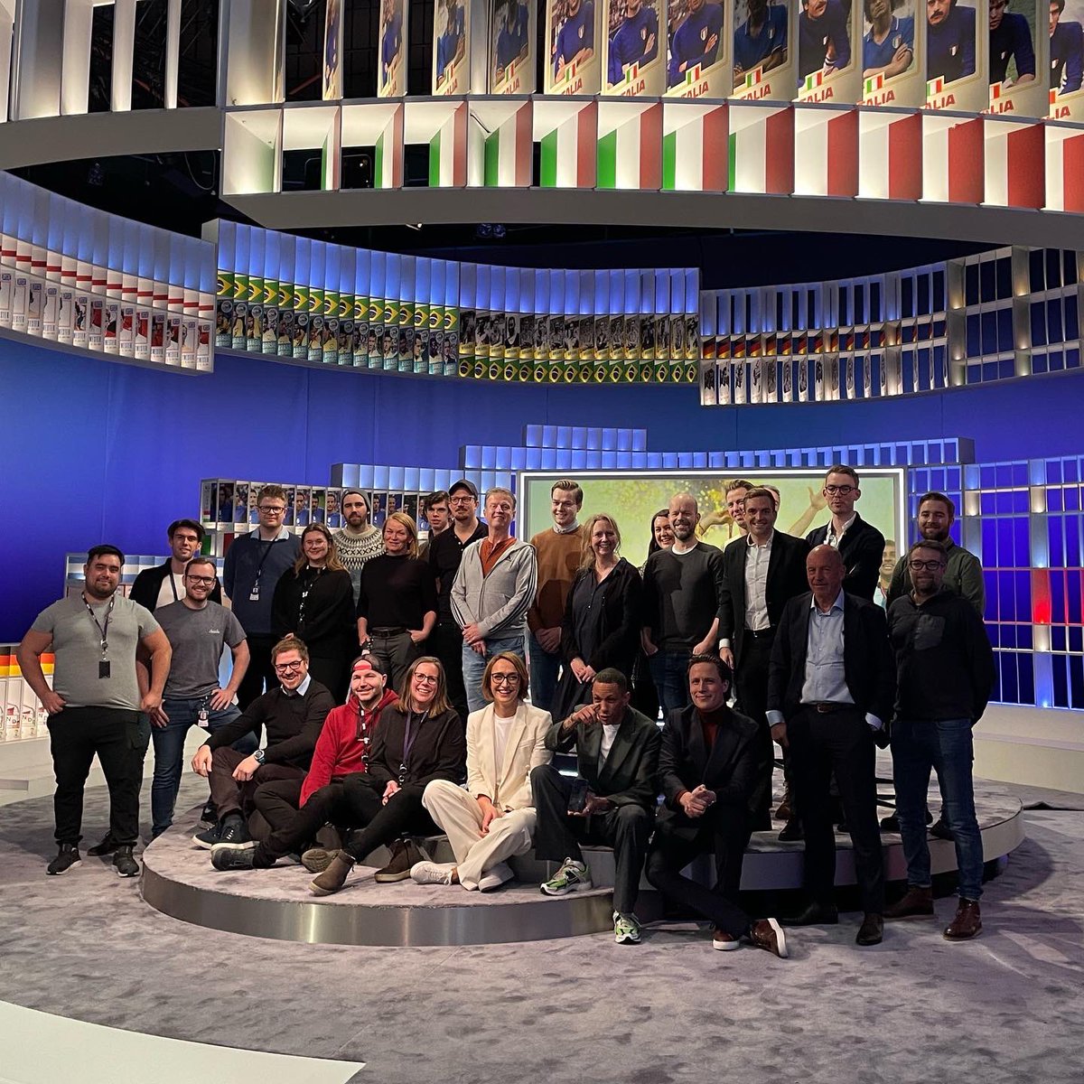 Takk til denne gjengen for den mest utfordrende og morsomste måneden på jobb noensinne <a href="/TeteLidbom/">Tete Lidbom</a> <a href="/AndrineStolsmo/">Andrine S Hegerberg</a> <a href="/andreas55/">Andreas Sommerseth</a> <a href="/KrisLokberg/">Kristoffer Løkberg</a> <a href="/ingerid_s/">Ingerid Stenvold</a>