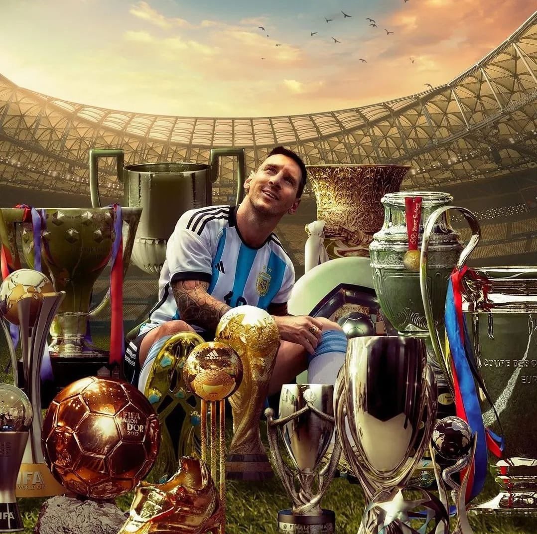msf1985's tweet photo. The image of Messi lifting the World Cup trophy for Argentina - A moment to cherish for lifetime!                               

Vamos @Argentina 🇦🇷❤️❤️❤️ https://t.co/7VAzxQ0YrX