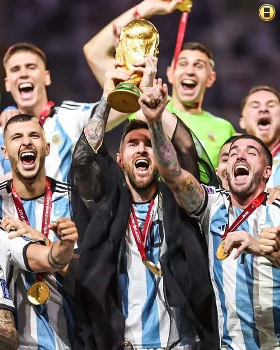 2Elfalfal's tweet photo. 18Dec 2022
يوم للذكرى بتتويج الذهب للذهب لأسطورة ليو ميسي فالتحيا الارجنتين فالتحيا مدرسة لامسيا لي انجبن اسطورة كرة القدم 
#Argentina 
#Messi
@Argentina 
@fundacionmessi 
@fcbarcelona_ara https://t.co/Ju3HkgKfru