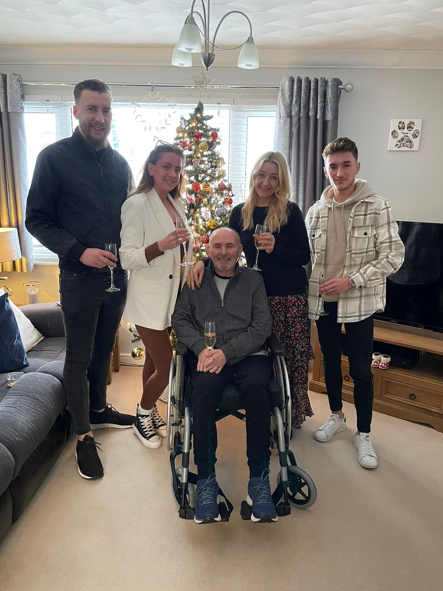 SuziHobbs's tweet image. He's home ❤️ 300 days ❤️ back where he belongs ❤️ @icu_portsmouth  @SolentNHSTrust 
@PHU_NHS 
Thank you ❤️