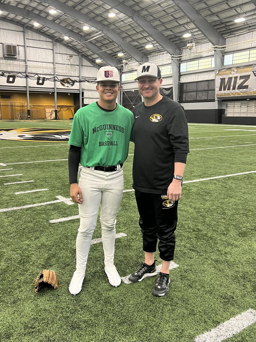 Damon_Cochran4's tweet photo. Had a great time at @MizzouBaseball camp this weekend. Thank you @rickymeinhold for the pitching advice. https://t.co/6EFQU63aGH