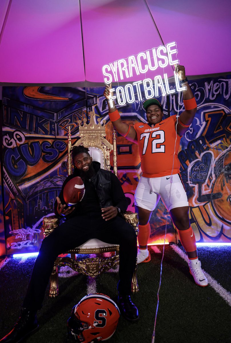 GoGettaReed's tweet image. WE ARE COMMITTED TO DA UNIVERSITY OF SYRACUSE @Commit2Cuse @CoachBabersCuse @CoachM_Schmidt @CoachAhmadCuse @JrLequint LETS ROCC OUT 🍊🍊🍊🍊💫🤷🏾‍♂️🫡 #cuse #juicedup #DUMB #ME #HUTCHFACTORY @JuCoFootballACE @CoachSerchia @BlueDragonsFB @CoachDrewDallas