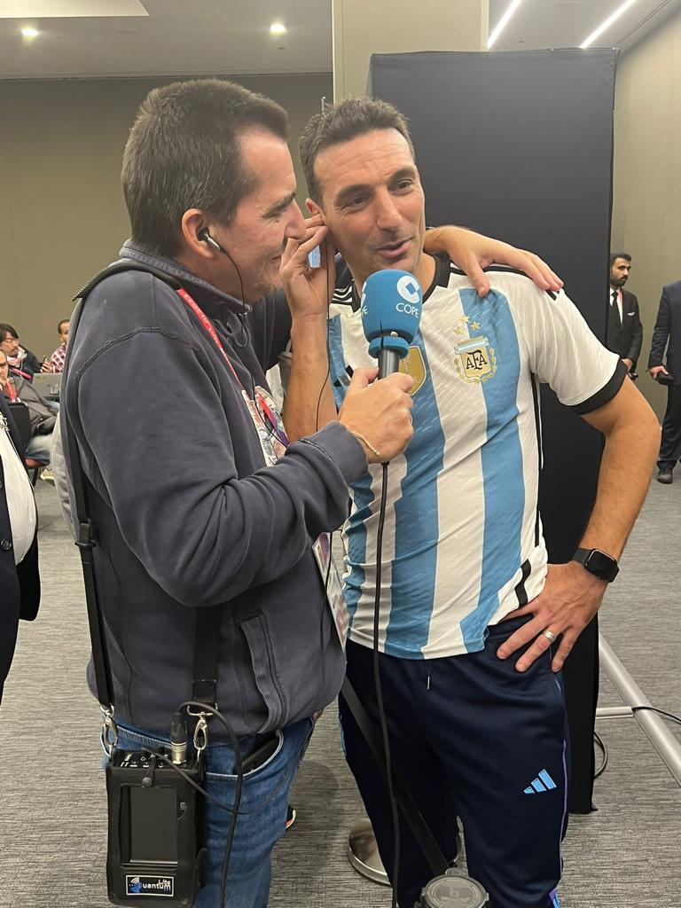 partidazocope's tweet photo. 🇦🇷 Scaloni, en exclusiva, con @gdobarro

🙏🏼 "No puedo pedir mucho más aunque Argentina es muy exigente"

💙🤍 "El @RCDeportivo es parte de mi vida, todos lo saben, y es mi casa. Lo entrenaré como lo prometí"

🏆 "En unos días me daré cuenta de lo logrado"

📻 #COPEMundial https://t.co/L3tQwz7uVI