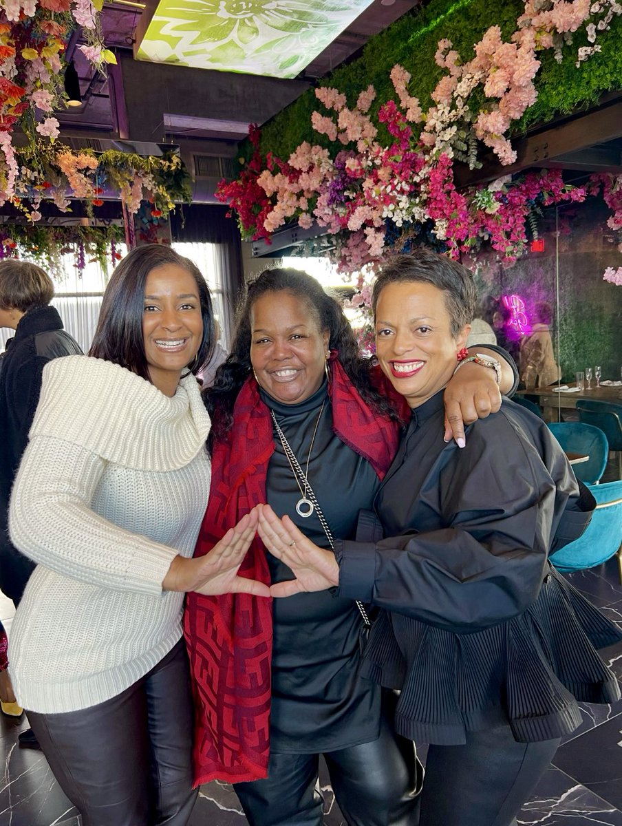 kimworthyDCTOY's tweet photo. All I can say is thank you.
I love you, Eta Kappa. I love you, Sorors. 💙🔺♾️
#HKMade #SpelmanDeltas @dstinc1913 #HKDMVBrunch https://t.co/IXm2vSGr2f