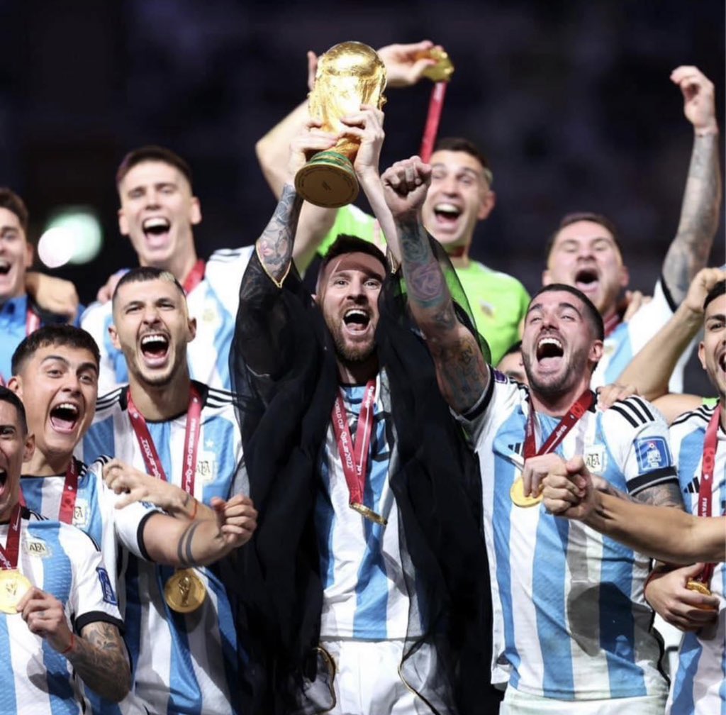 iAbdullahHanafy's tweet photo. علينا جميعًا الفخر بالإنجاز وبكل حاجه حصلت في أجمل نسخه لكأس العالم ولكل الإيجابيات اللي حصلت ومنع الخمر ومنع رفع أعلام ذوي الألوان حاجات كتيره اوي اوي جميلة وعظيمة تخلينا نعتز بعروبتنا وقبل أي حاجه بأننا مسلمون 💚
فاللهم لك الحمد ويا رب أنصر الإسلام وأعز المسلمين 😍🙏 https://t.co/ZiwSjqjDjx