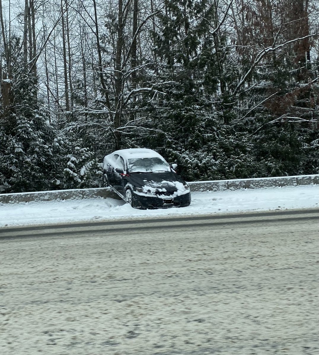 Tannis1972's tweet photo. Hey dude! That’s a no parking zone.
#snowmageddon2022 #langley #hwy1 https://t.co/jLQcoWp9rH